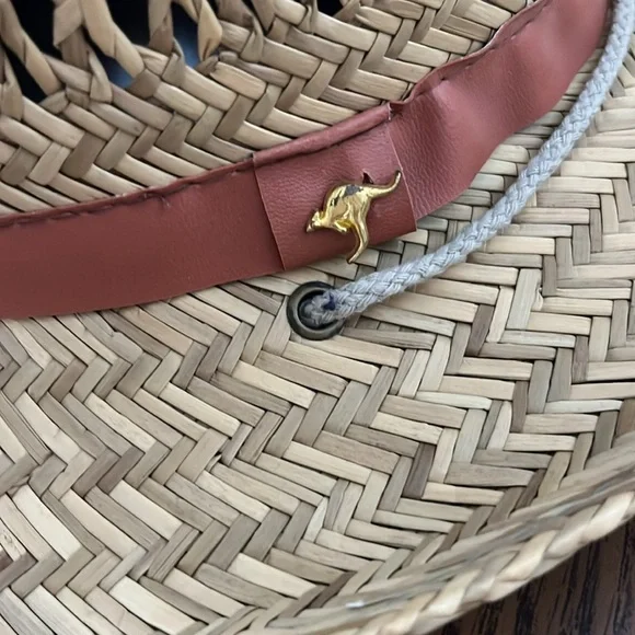 Paradise Bay 100% natural straw hat with cord. - Picture 2 of 6